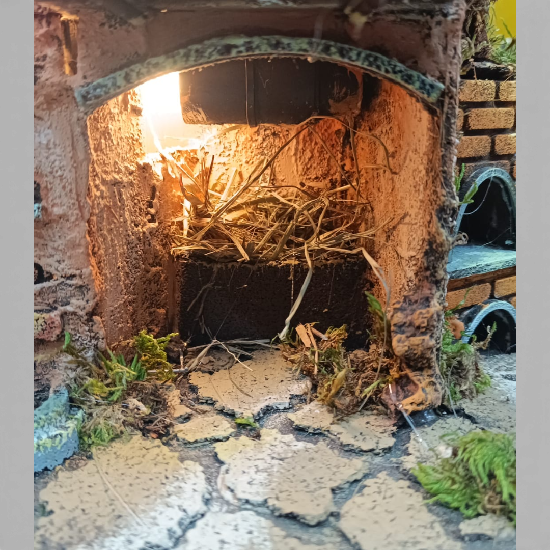 Presepino in legno 180° da campana con Balconata e Forno